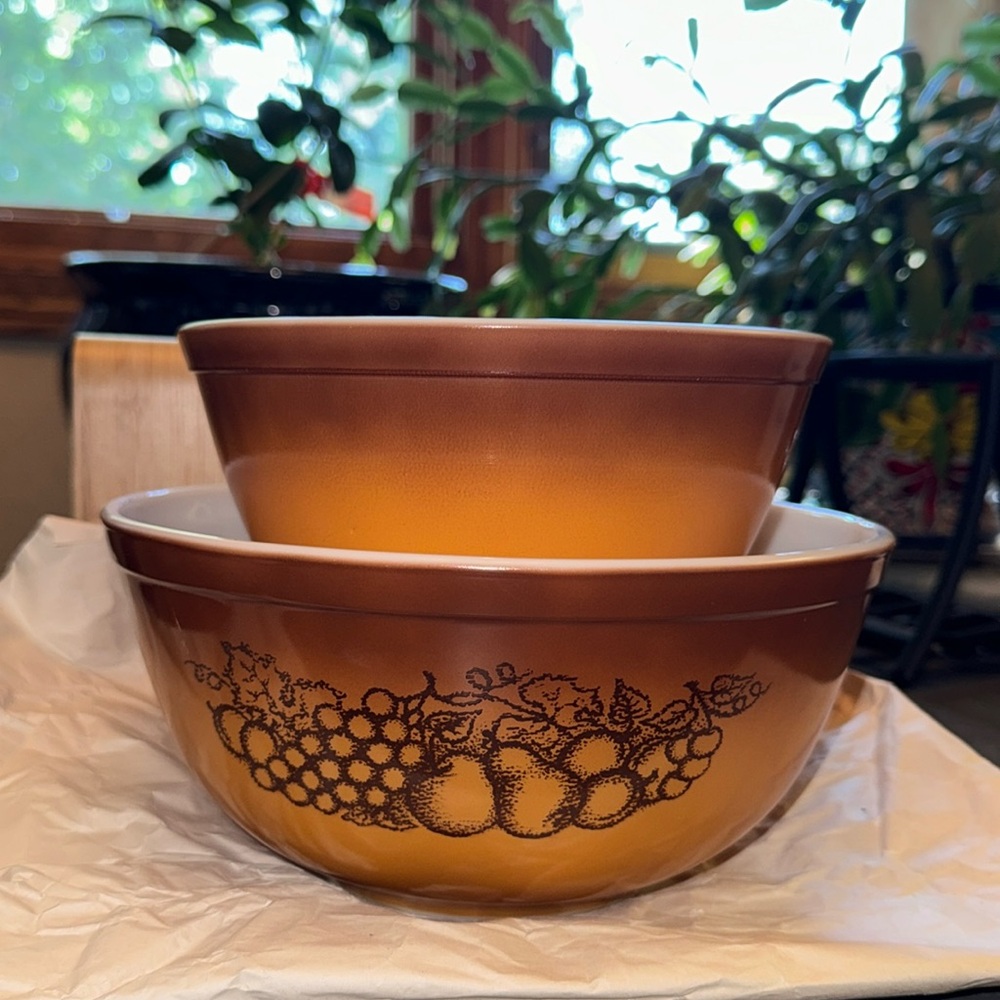 PYREX Orchard 402, 403 mixing bowls